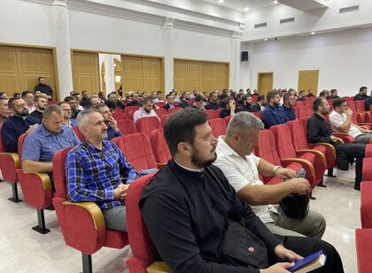Одржано савјетовање за вјероучитеље Православне вјеронауке епархије зворничко-тузланске | Православна вјеронаука за школе РС 5133445555