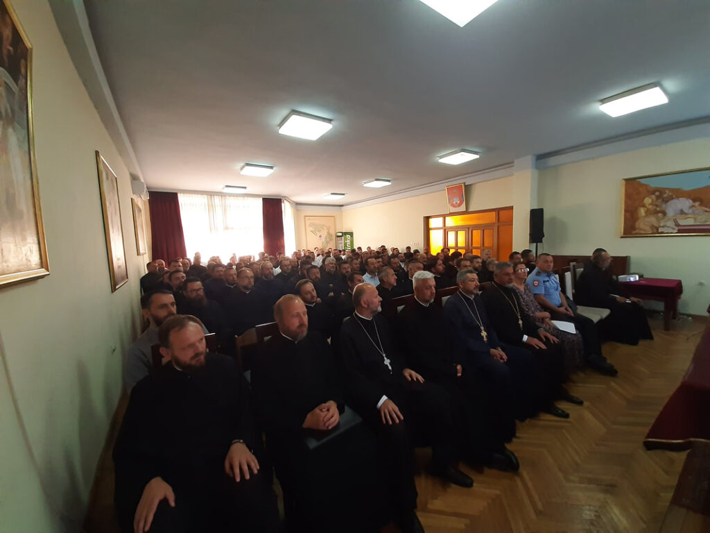 Одржано савјетовање за вјероучитеље епархије бањалучке | Православна вјеронаука за школе РС 20230824 092449 orig